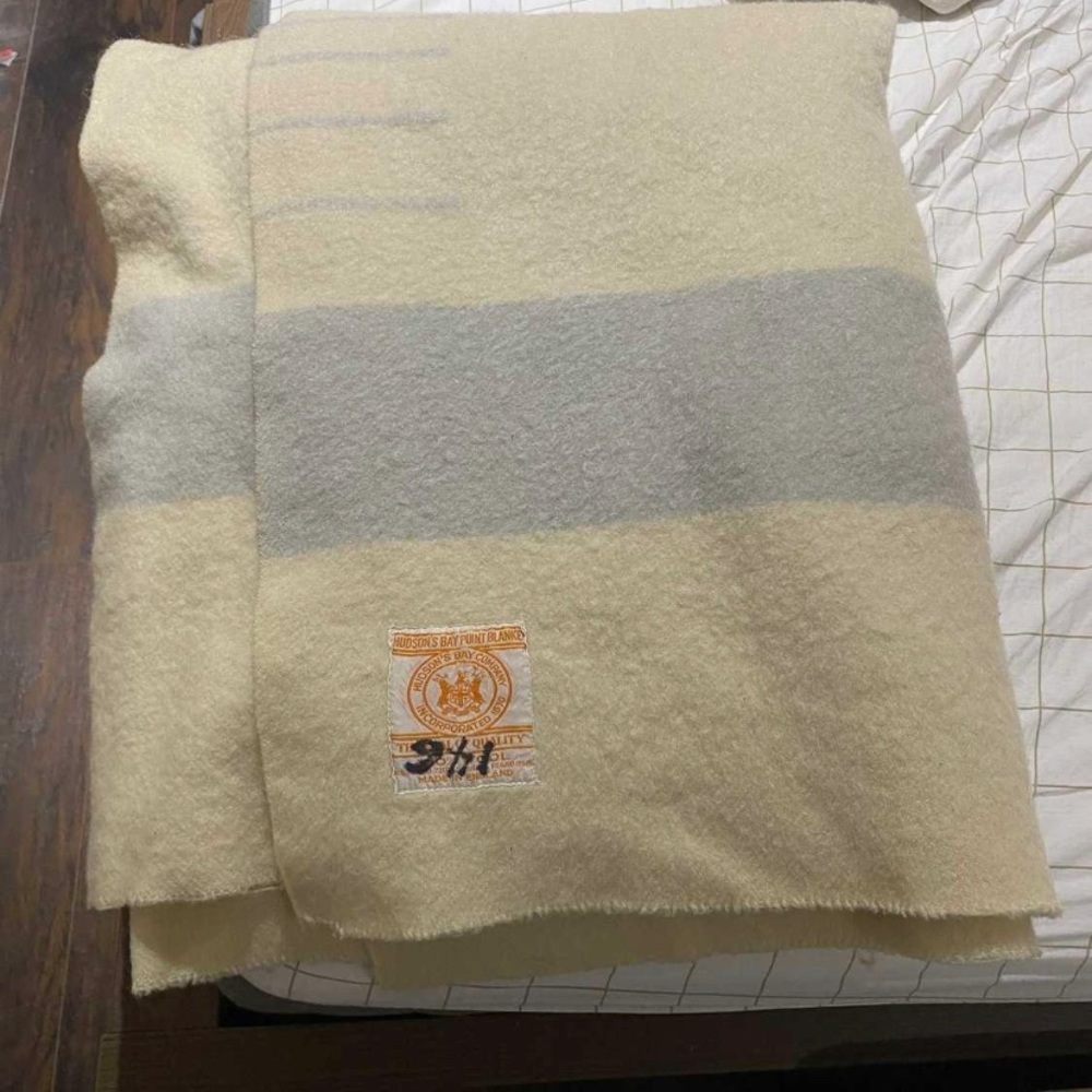 Hudson Bay baby blue point blanket wool blanket